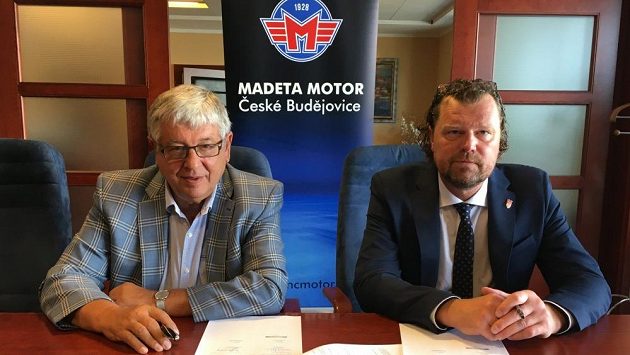 Prezident hokejových Českých Budějovic Roman Turek (vpravo) a generální ředitel společnosti Madeta Milan Teplý. Prezident hokejových Českých Budějovic Roman Turek (vpravo) a generální ředitel společnosti Madeta Milan Teplý.
