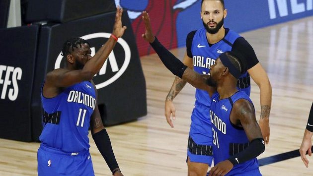 Basketbalisté Milwaukee překvapivě podlehli na startu play off NBA Orlandu. Jeho hráči si triumf užívali. Basketbalisté Milwaukee překvapivě podlehli na startu play off NBA Orlandu. Jeho hráči si triumf užívali.