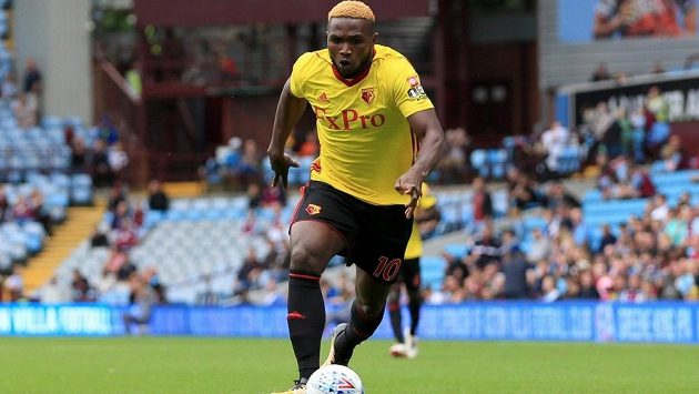Nigerijský fotbalista Isaac Success z Watfordu to umí rozbalit nejen na hřišti. Nigerijský fotbalista Isaac Success z Watfordu to umí rozbalit nejen na hřišti.