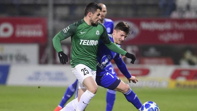 První jarní ligové kolo fotbalisté Jablonce na sněhu absolvovat nemuseli. Bude tomu stejně i v tom druhém? Zleva Vladimir Jovovič z Jablonce a Václav Pilař z Olomouce během zápasu 20. kola Fortuna ligy. První jarní ligové kolo fotbalisté Jablonce na sněhu absolvovat nemuseli. Bude tomu stejně i v tom druhém? Zleva Vladimir Jovovič z Jablonce a Václav Pilař z Olomouce během zápasu 20. kola Fortuna ligy.