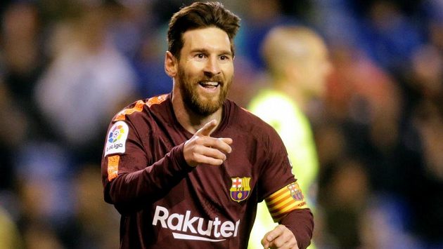 Lionel Messi z Barcelony se raduje po svém třetím gólu proti La Coruně. Lionel Messi z Barcelony se raduje po svém třetím gólu proti La Coruně.