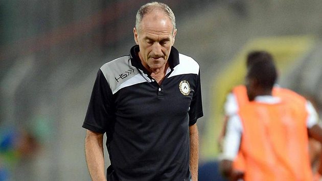Zklamaný kouč Udinese Calcio Francesco Guidolin po porážce s Libercem. Zklamaný kouč Udinese Calcio Francesco Guidolin po porážce s Libercem.