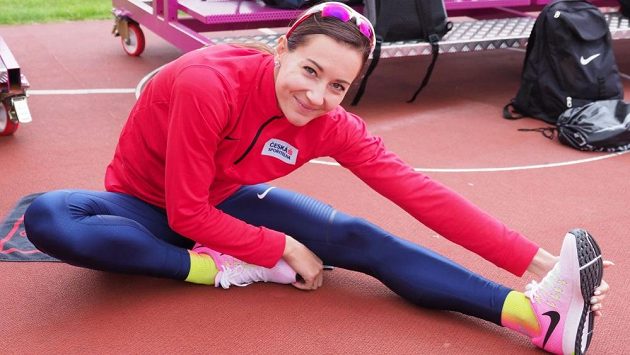 Denisa Rosolová se rozcvičuje v dějišti světového šampionátu v Londýně. Denisa Rosolová se rozcvičuje v dějišti světového šampionátu v Londýně.