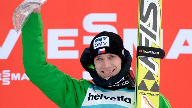 Český skokan na lyžích Roman Koudelka se raduje z vítězství v Engelbergu. Český skokan na lyžích Roman Koudelka se raduje z vítězství v Engelbergu.