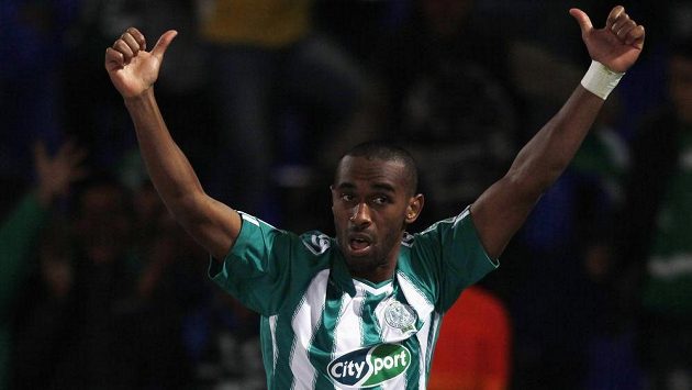Mouhssine Iajour z týmu Raja Casablanca slaví svůj gól proti Atlétiku Mineiro. Mouhssine Iajour z týmu Raja Casablanca slaví svůj gól proti Atlétiku Mineiro.