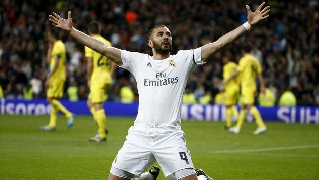 Útočník Realu Madrid Karim Benzema se na snímku raduje z gólu proti Villarrealu. V nominaci na ME není. Útočník Realu Madrid Karim Benzema se na snímku raduje z gólu proti Villarrealu. V nominaci na ME není.