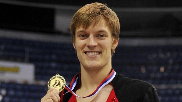 Krasobruslař Tomáš Verner se zlatou medailí pro mistra republiky. Krasobruslař Tomáš Verner se zlatou medailí pro mistra republiky.