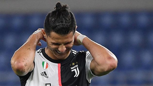 Cristiano Ronaldo z Juventusu ve finále poháru s Neapolí. Cristiano Ronaldo z Juventusu ve finále poháru s Neapolí.