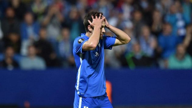 David Hovorka ze Slovanu Liberec reaguje na to, že sudí nařídil penaltu ve prospěch PAOK Soluň. David Hovorka ze Slovanu Liberec reaguje na to, že sudí nařídil penaltu ve prospěch PAOK Soluň.