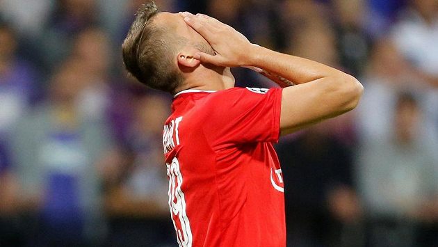 Zklamaný Tomáš Pekhart z Beer Ševy. Zklamaný Tomáš Pekhart z Beer Ševy.