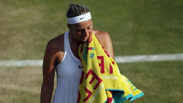 Petra Kvitová si v oblíbeném Wimbledonu sezónu příliš nevylepšila. Petra Kvitová si v oblíbeném Wimbledonu sezónu příliš nevylepšila.