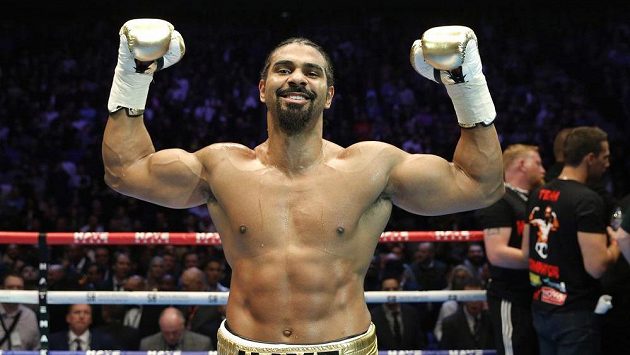 David Haye slaví vítězství nad Markem de Morim. David Haye slaví vítězství nad Markem de Morim.