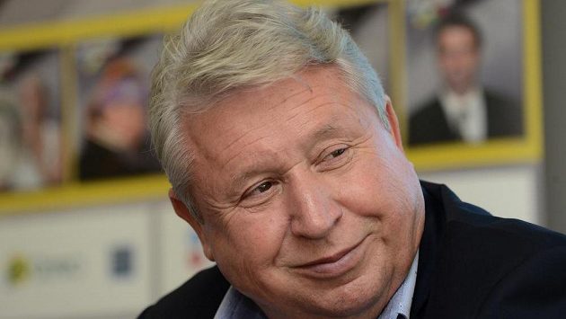 Miroslav Černošek má vážné zdravotní potíže. Miroslav Černošek má vážné zdravotní potíže.
