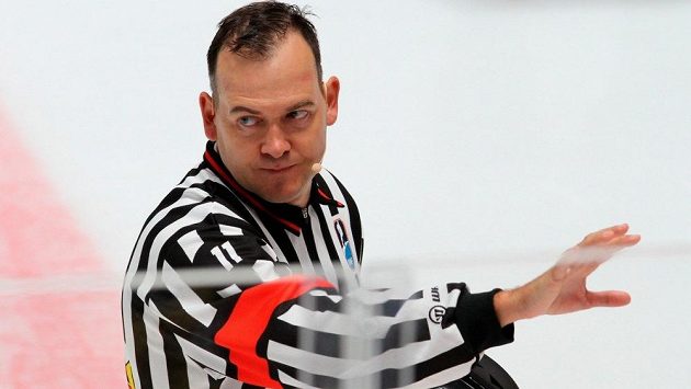 Český hokejový rozhodčí Martin Fraňo píská Kontinetální ligu už tři roky. Český hokejový rozhodčí Martin Fraňo píská Kontinetální ligu už tři roky.
