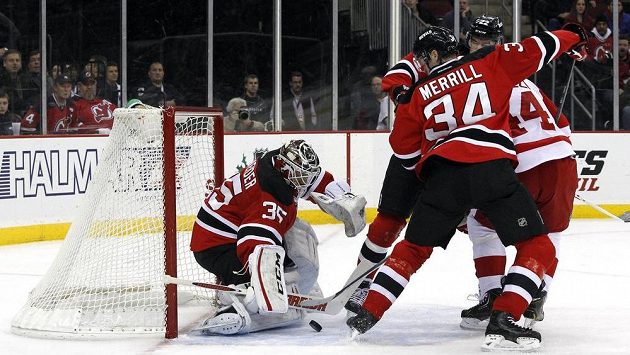 Americký brankář Schneider je v Devils považovaný za nástupce legendárního Martina Brodeura. Americký brankář Schneider je v Devils považovaný za nástupce legendárního Martina Brodeura.