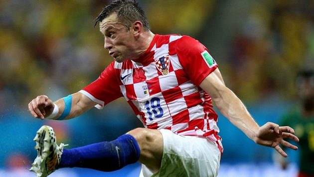 Chorvatský útočník Ivica Olič v utkání s Kamerunem. Chorvatský útočník Ivica Olič v utkání s Kamerunem.
