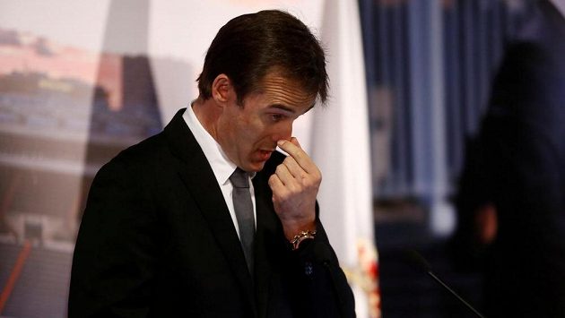 Julen Lopetegui na Santiago Bernabeu, kde byl jmenován novým trenérem Realu Madrid. Julen Lopetegui na Santiago Bernabeu, kde byl jmenován novým trenérem Realu Madrid.