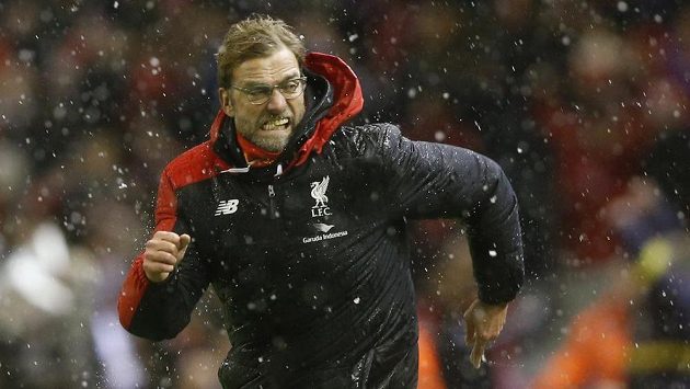 Takhle slavil manažer Liverpoolu Jürgen Klopp trefu Joea Allena na 3:3 v souboji s Arsenalem. Takhle slavil manažer Liverpoolu Jürgen Klopp trefu Joea Allena na 3:3 v souboji s Arsenalem.