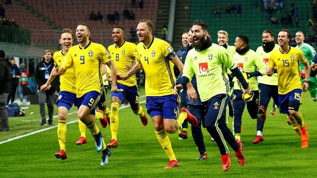 Švédští fotbalisté se radují! V baráži o postup na MS do Ruska vyřadili favorizovanou Itálii. Švédští fotbalisté se radují! V baráži o postup na MS do Ruska vyřadili favorizovanou Itálii.
