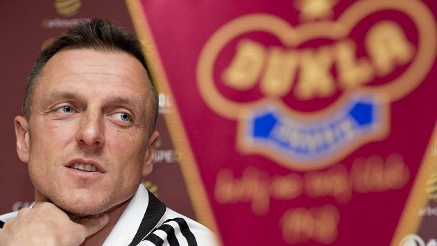 Trenér Dukly Praha Luboš Kozel před startem jarní části fotbalové Synot ligy přiznal, že chce v tabulce výš. Trenér Dukly Praha Luboš Kozel před startem jarní části fotbalové Synot ligy přiznal, že chce v tabulce výš.
