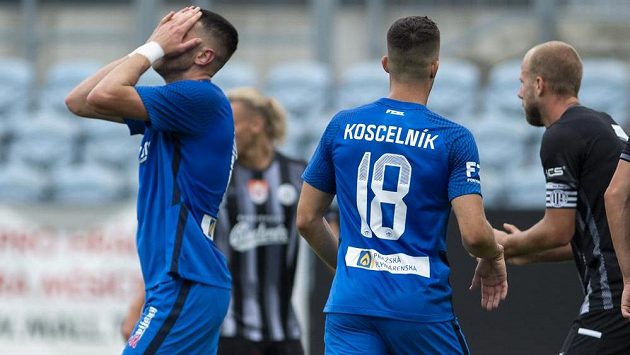 Zleva Michal Fukala z Liberce a jeho spoluhráč Martin Koscelník. Zleva Michal Fukala z Liberce a jeho spoluhráč Martin Koscelník.