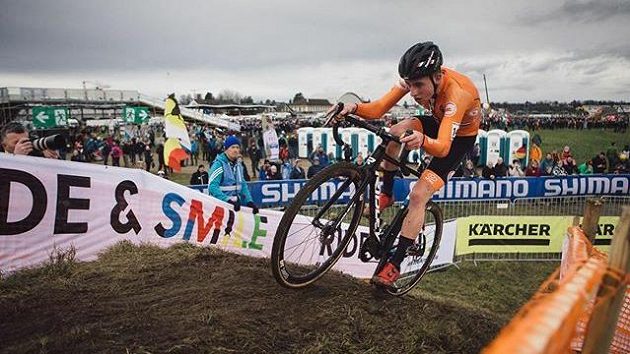 Mistrem světa mezi cyklokrosaři do 23 let se stal Nizozemec Ryan Kamp. Mistrem světa mezi cyklokrosaři do 23 let se stal Nizozemec Ryan Kamp.