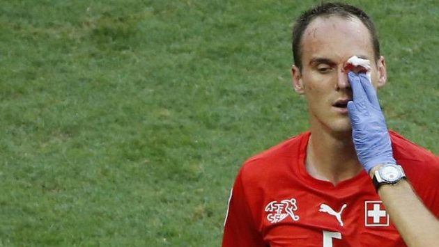 Pro švýcarského obránce Von Bergena (na snímku) šampionát v Brazílii skončil. Pro švýcarského obránce Von Bergena (na snímku) šampionát v Brazílii skončil.