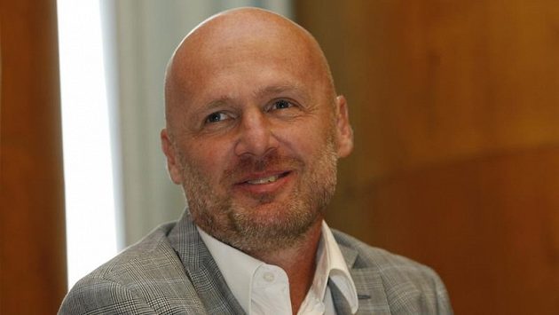 Trenér fotbalové reprezentace Michal Bílek si po Peltových výrocích chmury nepřipouští. Trenér fotbalové reprezentace Michal Bílek si po Peltových výrocích chmury nepřipouští.