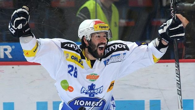 Radek Dlouhý z Brna se raduje z druhého gólu. Radek Dlouhý z Brna se raduje z druhého gólu.