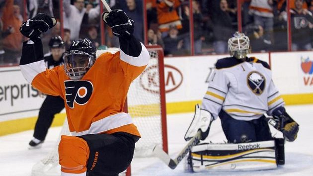 Krvavé zranění v obličeji Wayna Simmondse nezastavilo. útočník Philadelphie vstřelil Buffalu dva góly. Krvavé zranění v obličeji Wayna Simmondse nezastavilo. útočník Philadelphie vstřelil Buffalu dva góly.
