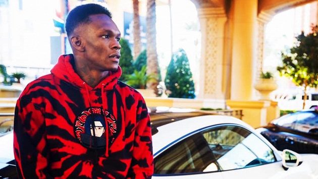 Israel Adesanya, neporažený zápasník MMA. Israel Adesanya, neporažený zápasník MMA.