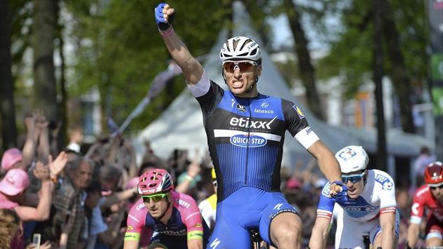 Německý cyklista Marcel Kittel ovládl na Giru d'Italia druhý hromadný spurt za sebou. Německý cyklista Marcel Kittel ovládl na Giru d'Italia druhý hromadný spurt za sebou.