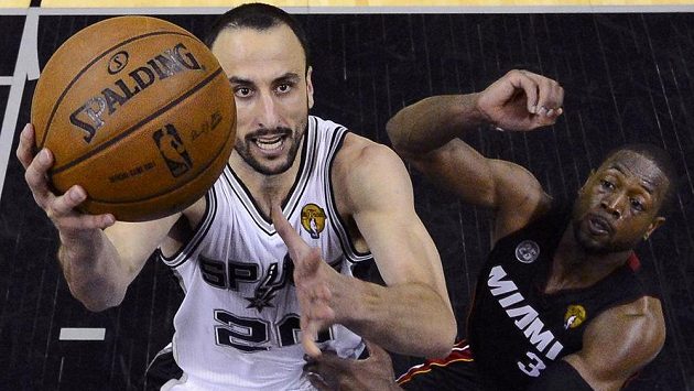 Manu Ginobili (20) pomohl San Antoniu k další výhře nad Miami. Manu Ginobili (20) pomohl San Antoniu k další výhře nad Miami.