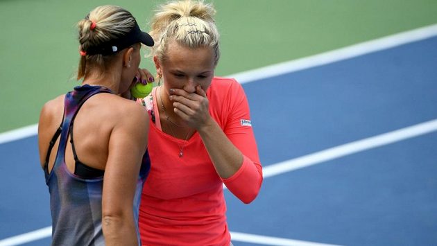 České tenistky Lucie Hradecká s Kateřinou Siniakovou si na Turnaji mistryň nezahrají, Hradecká kvůli zranění ukončila sezónu České tenistky Lucie Hradecká s Kateřinou Siniakovou si na Turnaji mistryň nezahrají, Hradecká kvůli zranění ukončila sezónu