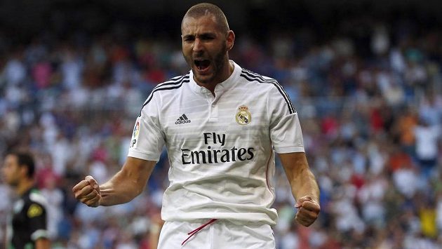 Útočník Realu Madrid Karim Benzema slaví gól proti Córdobě v prvním kole španělské La Ligy. Útočník Realu Madrid Karim Benzema slaví gól proti Córdobě v prvním kole španělské La Ligy.