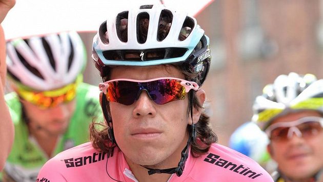 Lídr Gira Rigoberto Urán z náskoku v kopcích ztratil. Lídr Gira Rigoberto Urán z náskoku v kopcích ztratil.
