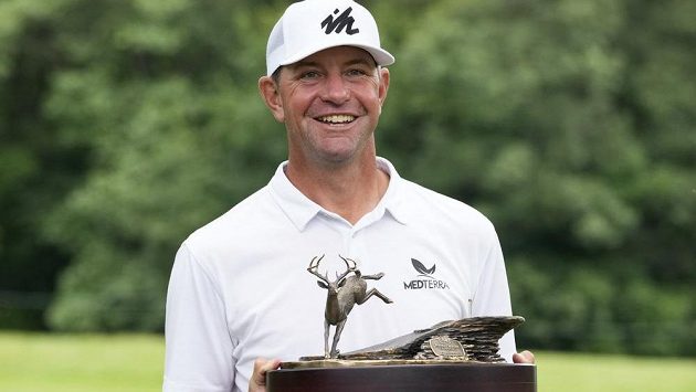 Po deseti letech se americký golfista Lucas Glover dočkal dalšího vítězství na turnaji PGA Tour. Po deseti letech se americký golfista Lucas Glover dočkal dalšího vítězství na turnaji PGA Tour.
