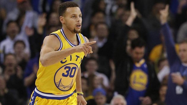 Basketbalista Golden State Warriors Stephen Curry v zápase NBA proti Los Angeles Lakers. Basketbalista Golden State Warriors Stephen Curry v zápase NBA proti Los Angeles Lakers.