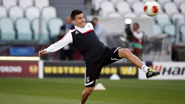 Argentinec ve službách Benfiky Nico Gaitán na tréninku před finále Evropské ligy proti Seville. Argentinec ve službách Benfiky Nico Gaitán na tréninku před finále Evropské ligy proti Seville.