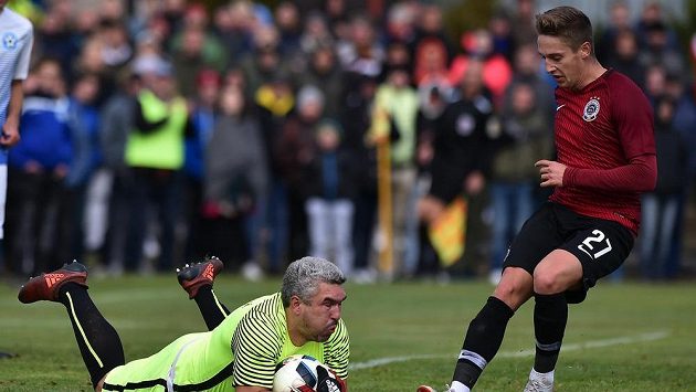 Brankář Polné Jindřich Skočdopole a Tomáš Wiesner ze Sparty v 3. kole MOL Cupu. Brankář Polné Jindřich Skočdopole a Tomáš Wiesner ze Sparty v 3. kole MOL Cupu.