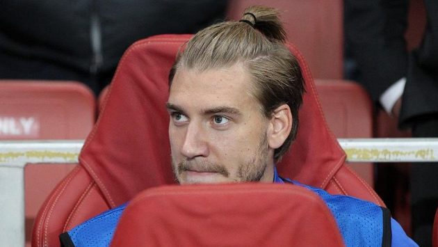 Dánský internacionál Nicklas Bendtner v Arsenalu v poslední době častěji vysedává na lavičce náhradníků. Dánský internacionál Nicklas Bendtner v Arsenalu v poslední době častěji vysedává na lavičce náhradníků.