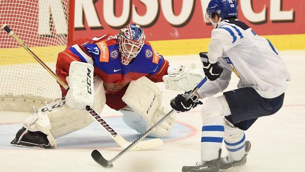 Ruský brankář Sergej Bobrovskij a Joonas Donskoi z Finska, který svůj pokus proměnil. Ruský brankář Sergej Bobrovskij a Joonas Donskoi z Finska, který svůj pokus proměnil.