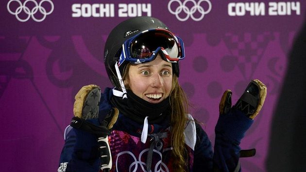 Americká lyžařka Maddie Bowmanová se raduje z triumfu na U rampě na OH v Soči. Americká lyžařka Maddie Bowmanová se raduje z triumfu na U rampě na OH v Soči.
