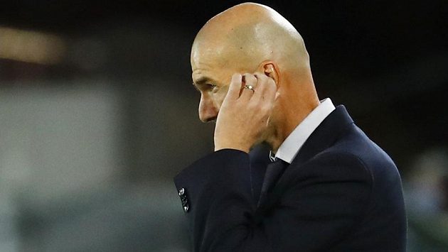 Zinédine Zidane, kouč fotbalistů Realu Madrid, má plnou hlavu problémů. Zinédine Zidane, kouč fotbalistů Realu Madrid, má plnou hlavu problémů.