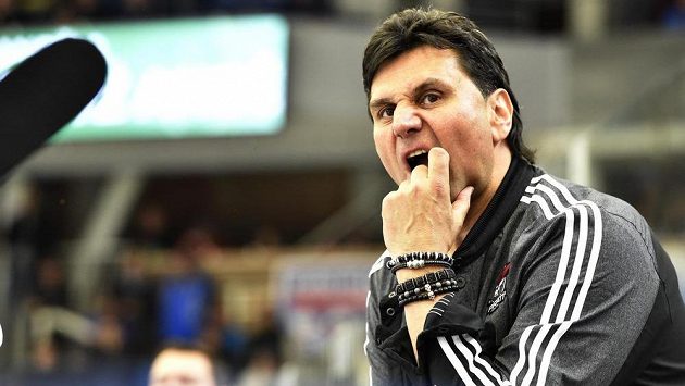 Vladimír Růžička do Omsku nezamíří, chce zůstat u hokejistů Chomutova. Vladimír Růžička do Omsku nezamíří, chce zůstat u hokejistů Chomutova.