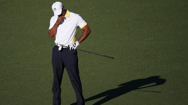 Zklamaný Tiger Woods na golfovém Masters. Zklamaný Tiger Woods na golfovém Masters.