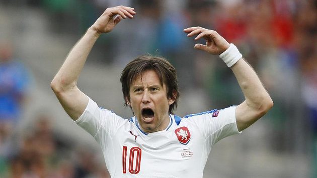 Tomáš Rosický krátce poté, co Milan Škoda korigoval v souboji s Chorvaty. Tomáš Rosický krátce poté, co Milan Škoda korigoval v souboji s Chorvaty.