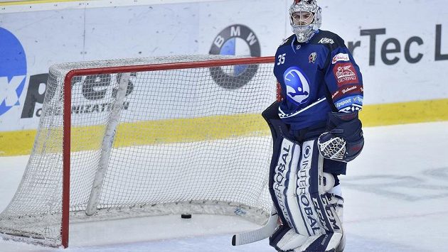 Brankář Plzně Kristián Kolář po druhém inkasovaném gólu v Liberci. Brankář Plzně Kristián Kolář po druhém inkasovaném gólu v Liberci.