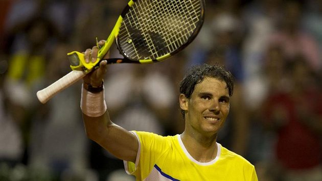 Španělský tenista Rafael Nadal slaví vítězství nad Argentincem Juanem Mónacem. Španělský tenista Rafael Nadal slaví vítězství nad Argentincem Juanem Mónacem.
