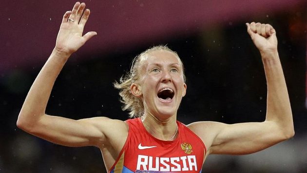 Ruská běžkyně Julia Zaripovová slaví na OH v Londýně vítězství v závodu na 3000 metrů překážek. Ruská běžkyně Julia Zaripovová slaví na OH v Londýně vítězství v závodu na 3000 metrů překážek.